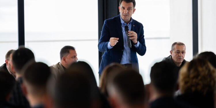 Veliaj nga Kavaja: Vulëhumburi po kalon në marrëzi, PS e ka derën e hapur për këdo Veliaj nga Kavaja: Vulëhumburi po kalon në marrëzi, PS e ka derën e hapur për këdo