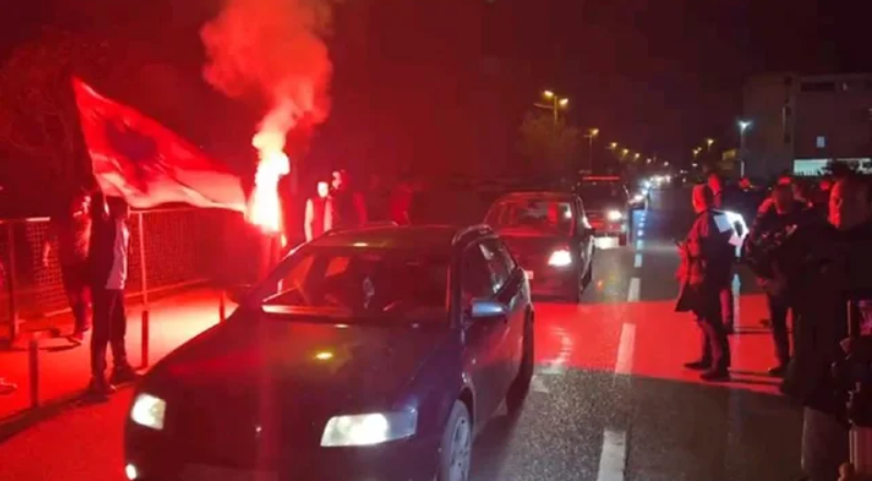 “Morëm shumicën absolute”! Reagon Nik Gjeloshi pas zgjedhjeve në Tuz (Video) “Morëm shumicën absolute”! Reagon Nik Gjeloshi pas zgjedhjeve në Tuz (Video)