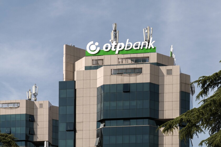 OTP Bank mbyll 17 degë në Shqipëri, banka pas të cilës qëndrojnë oligark të Putin ka mungesë likuiditeti OTP Bank mbyll 17 degë në Shqipëri, banka pas të cilës qëndrojnë oligark të Putin ka mungesë likuiditeti