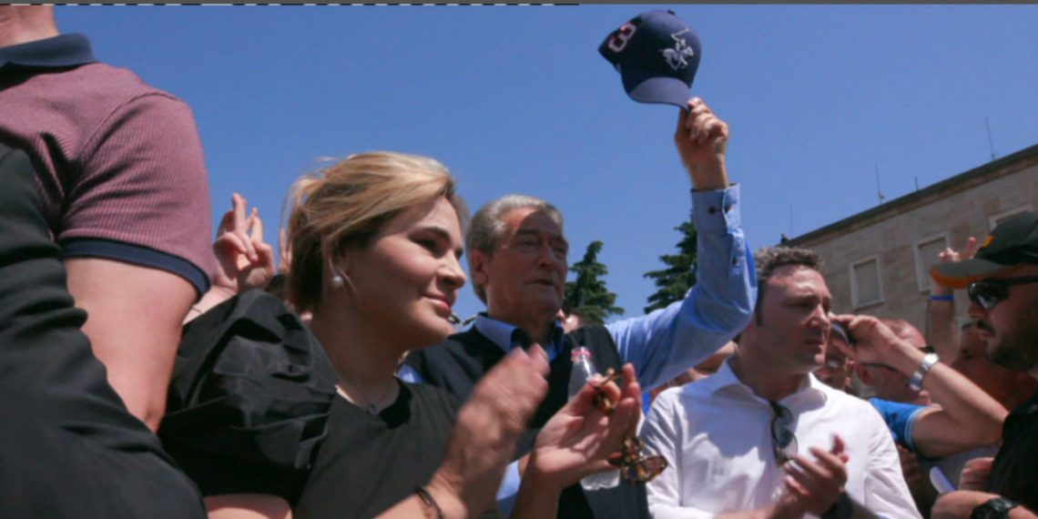 Berisha kopjon fjalimin e humbjes së Kryemadhit: Ne jemi si feniksi, do ringrihemi nga hiri! Berisha kopjon fjalimin e humbjes së Kryemadhit: Ne jemi si feniksi, do ringrihemi nga hiri!