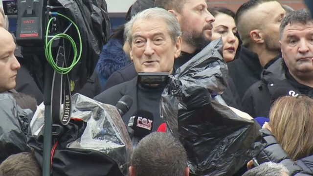 Frrok Çupi: Këta njerëz nuk po dinë çfarë nderesh t’i bëjnë Edi Ramës!