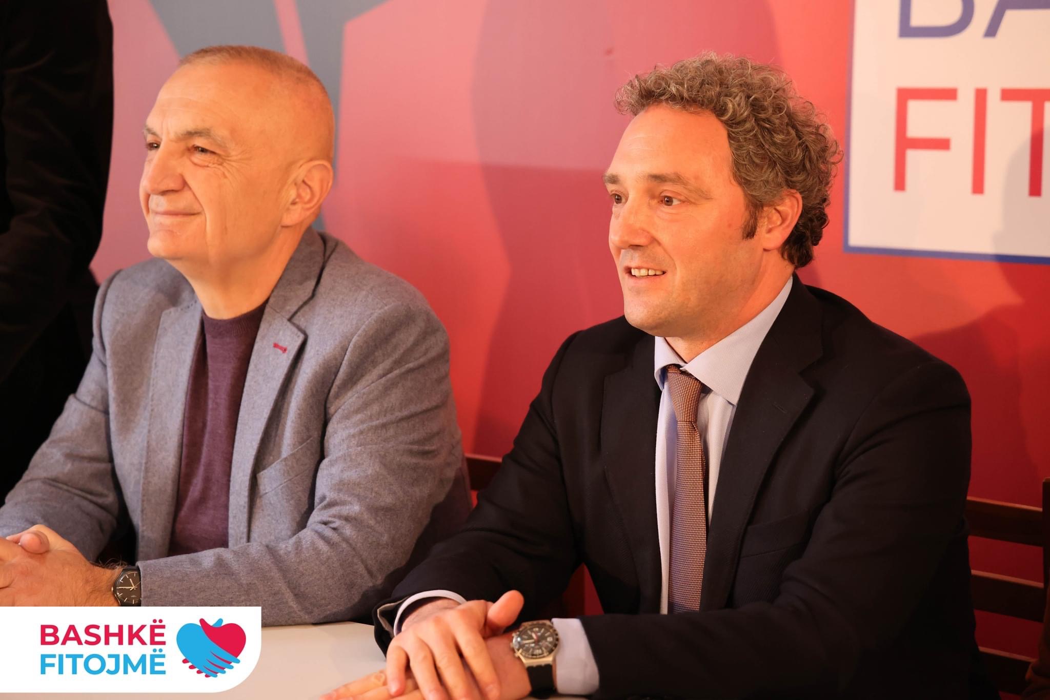 Bardh Spahia prezantohet në Shkodër si kandidat i LSI-së famëkeqe Bardh Spahia prezantohet në Shkodër si kandidat i LSI-së famëkeqe