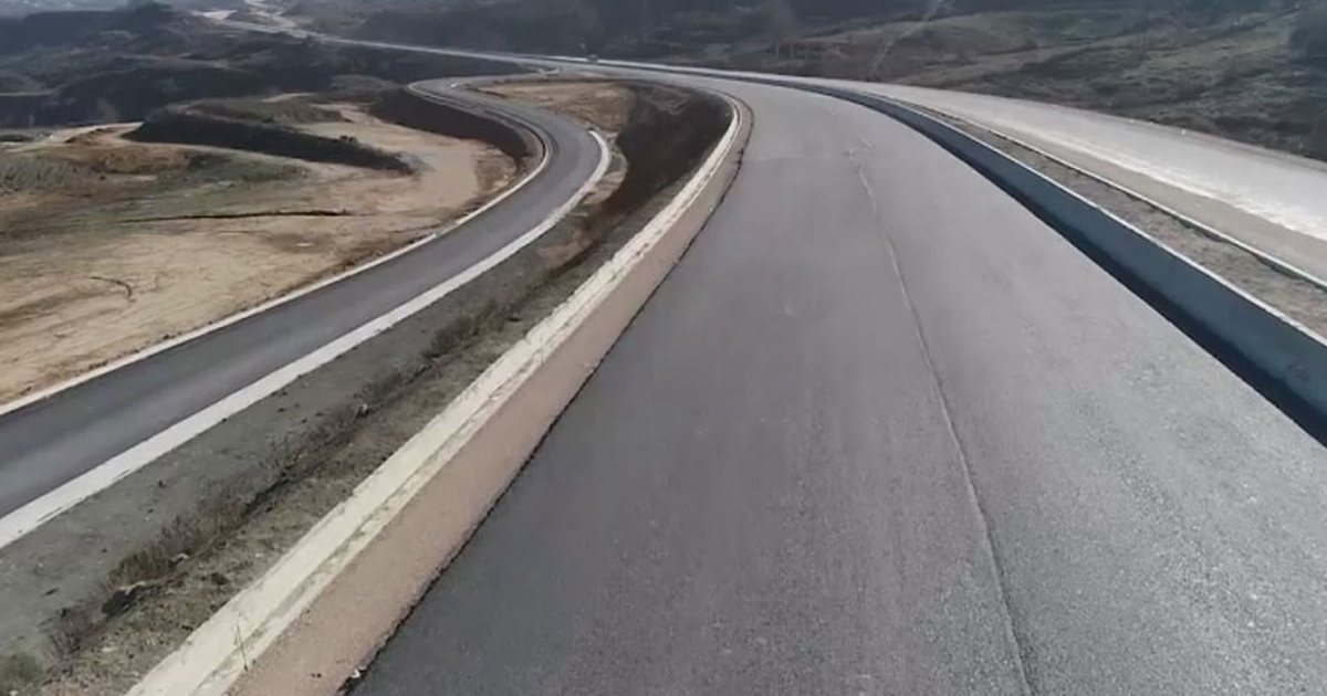 Elbasan-Qafë thanë po zgjerohet! Rruga po bëhet me katër korsi dhe do të shkurtohet me 20 kilometra Elbasan-Qafë thanë po zgjerohet! Rruga po bëhet me katër korsi dhe do të shkurtohet me 20 kilometra
