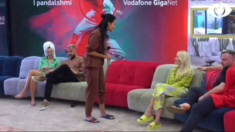 Agravohet debati në BBV, Efi ironi me Dea Mishel: Je e harruar zemër, dua të bësh valixhen gati! Blogerja: Jam në krye, jam më e forta