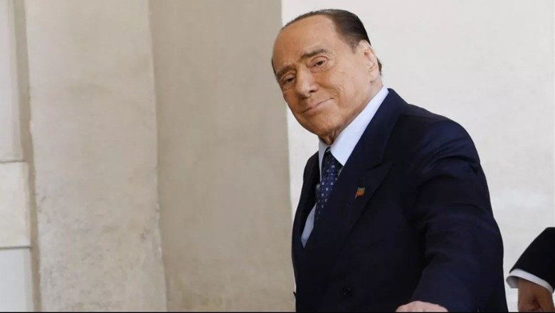 Berlusconi vijon i shtruar në spital në terapi intensive, vëllai i tij: Ka një përmirësim! E telefonon Meloni dhe Salvini Berlusconi vijon i shtruar në spital në terapi intensive, vëllai i tij: Ka një përmirësim! E telefonon Meloni dhe Salvini