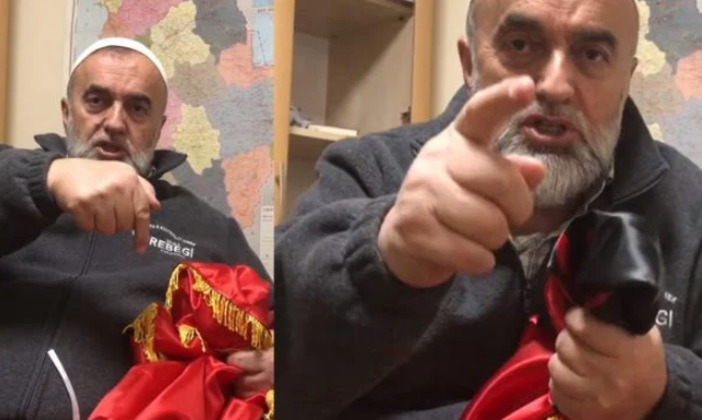 VIDEO/ “Kjo është leckë, ne nuk adhurojmë shqiponja”! Hoxhë Mazllami shfaqet duke përdhosur flamurin kombëtar VIDEO/ “Kjo është leckë, ne nuk adhurojmë shqiponja”! Hoxhë Mazllami shfaqet duke përdhosur flamurin kombëtar