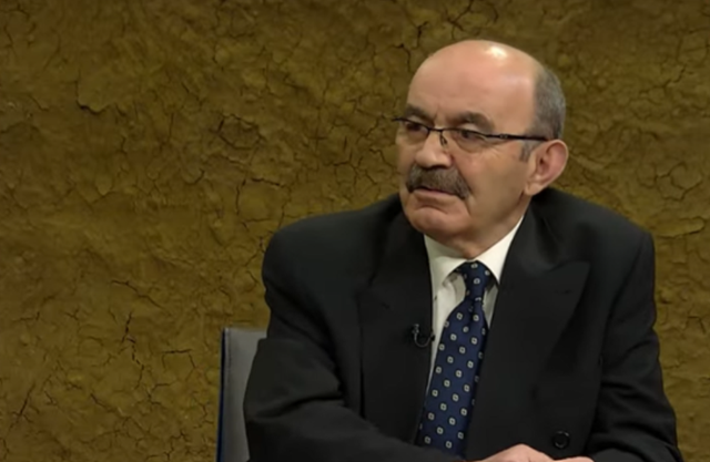 Daut Gumeni 21 vitet në burgun e Burrelit dhe Spaçit: PD duhet të kishte vdekur me kohë. Berisha, misionar i Ramiz Alisë dhe besnik i Enver Hoxhës Daut Gumeni 21 vitet në burgun e Burrelit dhe Spaçit: PD duhet të kishte vdekur me kohë. Berisha, misionar i Ramiz Alisë dhe besnik i Enver Hoxhës