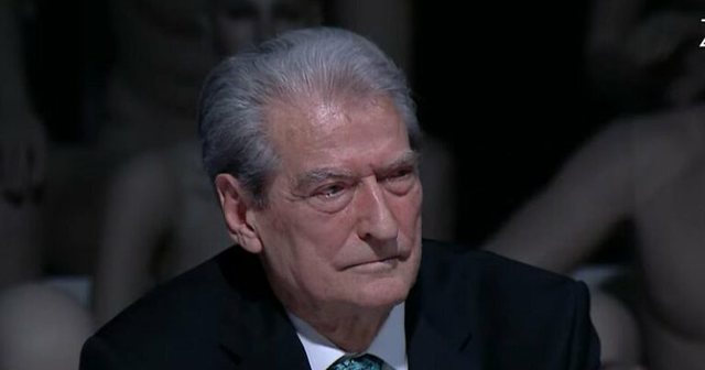 I “papërmbajtshëm” Berisha! Sulm ndaj drejtuesve te komunitetit mysliman të Tiranës dhe xhamive: Janë organizata mafioze të financuara nga Sorosi I “papërmbajtshëm” Berisha! Sulm ndaj drejtuesve te komunitetit mysliman të Tiranës dhe xhamive: Janë organizata mafioze të financuara nga Sorosi