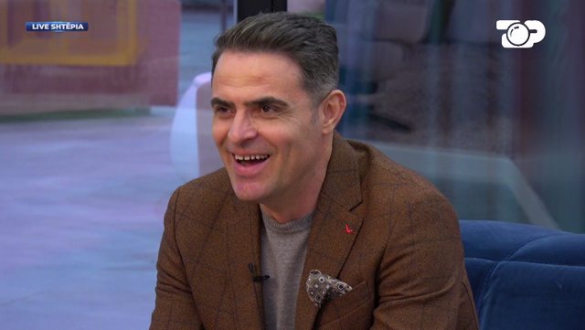 Më e çuditshmja që mund të keni dëgjuar ndonjëherë, Maestro tregon se çfarë i ka kërkuar “Vëllait të madh” në dhomën e rrëfimit Më e çuditshmja që mund të keni dëgjuar ndonjëherë, Maestro tregon se çfarë i ka kërkuar “Vëllait të madh” në dhomën e rrëfimit