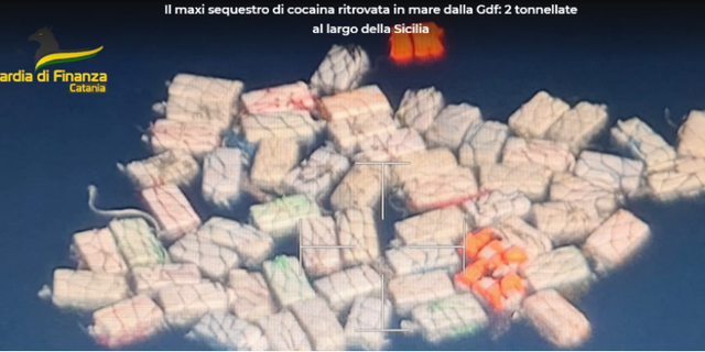 Kapen 2 ton ‘të bardhë’ në Itali, zbulohet vlera rekord që do të kapte në treg Kapen 2 ton ‘të bardhë’ në Itali, zbulohet vlera rekord që do të kapte në treg