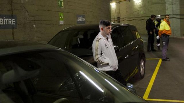 E mallkoi nga fëmija, mesfushori i Real Madrid pret kundërshtarin në parking pas ndeshjes dhe e rreh E mallkoi nga fëmija, mesfushori i Real Madrid pret kundërshtarin në parking pas ndeshjes dhe e rreh