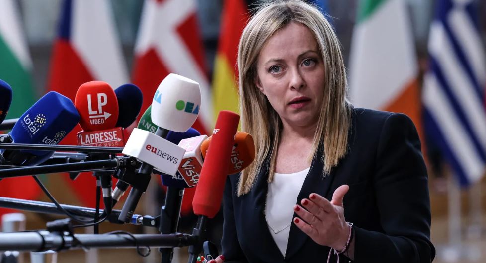 Meloni bën “gati” gjobën prej 100 mijë eurosh, kush përdor fjalë të huaja dhe “shmang” italishten do përballet me pasoja Meloni bën “gati” gjobën prej 100 mijë eurosh, kush përdor fjalë të huaja dhe “shmang” italishten do përballet me pasoja