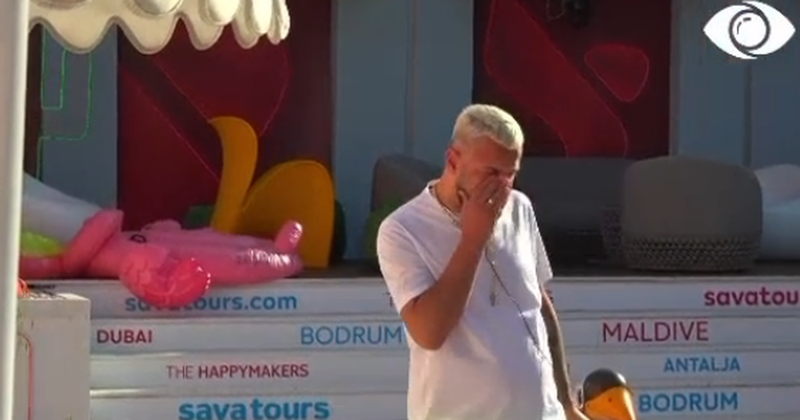 Çfarë ndodhi mëngjesin e sotëm? I vetëm përballë pishinës, Luizi ‘shkrihet’ në lot Çfarë ndodhi mëngjesin e sotëm? I vetëm përballë pishinës, Luizi ‘shkrihet’ në lot