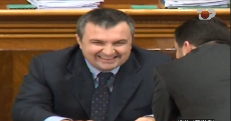 Kush janë njerëzit që shesin floririn e vjedhur të Krrabës? Avokati Idajet Beqiri flet me emra konkret: Dy personat që transportuam arkat kanë vdekur në mënyrë të mistershme Kush janë njerëzit që shesin floririn e vjedhur të Krrabës? Avokati Idajet Beqiri flet me emra konkret: Dy personat që transportuam arkat kanë vdekur në mënyrë të mistershme