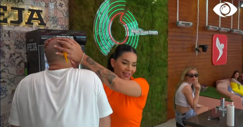 VIDEO/ Çfarë po ndodh në BBV? Efi godet me vezë në kokë Kristin, ‘shpërthejnë’ banorët VIDEO/ Çfarë po ndodh në BBV? Efi godet me vezë në kokë Kristin, ‘shpërthejnë’ banorët