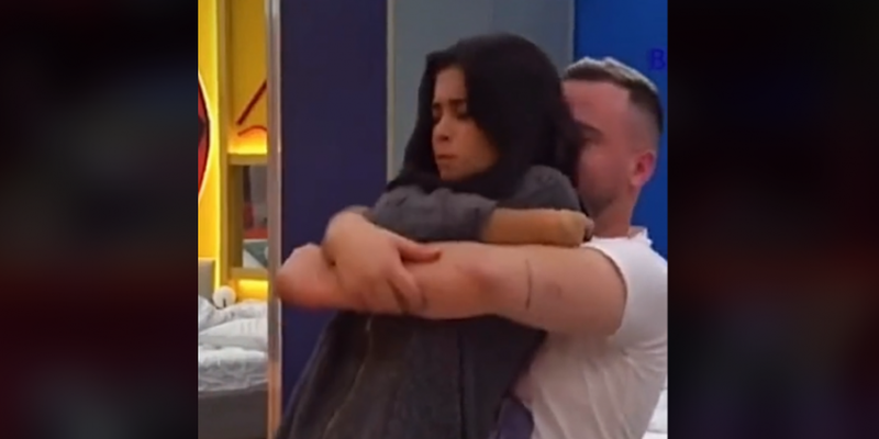 Çfarë po ndodh në Big Brother? Modelja ‘i ngel në dorë’ Ronaldos, moderatori kërkon ndihmën e banorëve Çfarë po ndodh në Big Brother? Modelja ‘i ngel në dorë’ Ronaldos, moderatori kërkon ndihmën e banorëve