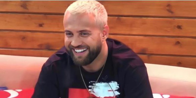 “Nuk më lejohet të them asnjë fjalë, por…”, mos vallë motra e Luiz Ejllit na zbuloi një pjesë të skenarit të “BBVA” (Video) “Nuk më lejohet të them asnjë fjalë, por…”, mos vallë motra e Luiz Ejllit na zbuloi një pjesë të skenarit të “BBVA” (Video)