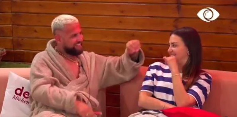 “S’ke b** të merresh me mua”! Çfarë ndodhi mes çiftit? Kiara “sfidon” Luizin: Aq kam, sa s’ta merr mendja (Video) “S’ke b** të merresh me mua”! Çfarë ndodhi mes çiftit? Kiara “sfidon” Luizin: Aq kam, sa s’ta merr mendja (Video)