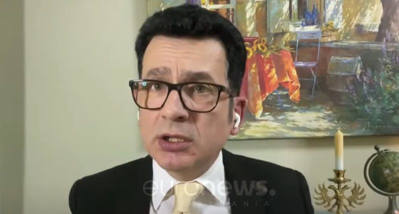 Kreshnik Spahiu tregon se çfarë ndodh në fushën politike nëse nuk hyn në zgjedhje me logot e PD-së apo PS-së Kreshnik Spahiu tregon se çfarë ndodh në fushën politike nëse nuk hyn në zgjedhje me logot e PD-së apo PS-së