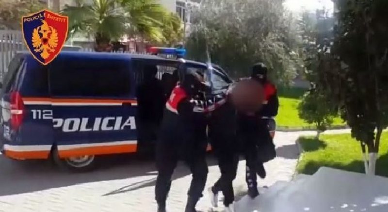 “Do të gjej kudo që të jesh, nëse s’mi sjell”! I ushtroi presion të arrestuarit dhe i kërkoi 2000 euro për ta liruar, e pëson keq oficeri i policisë gjyqësore (OPGJ) “Do të gjej kudo që të jesh, nëse s’mi sjell”! I ushtroi presion të arrestuarit dhe i kërkoi 2000 euro për ta liruar, e pëson keq oficeri i policisë gjyqësore (OPGJ)