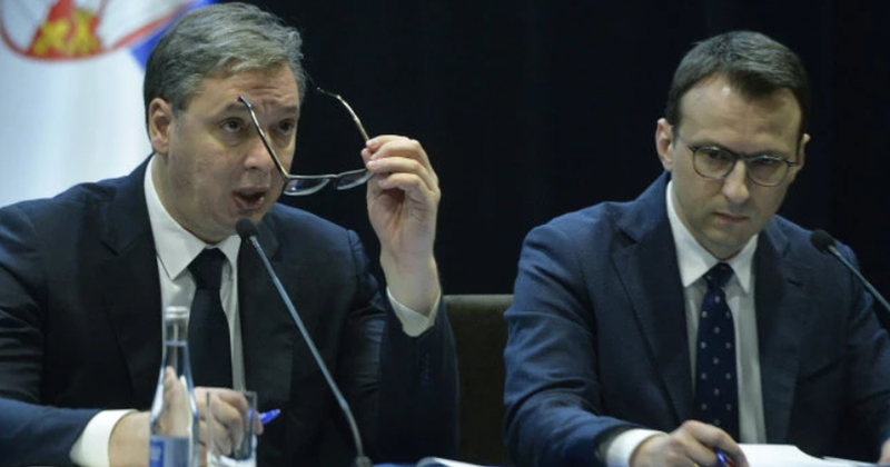 Takimi në Rashkë: Vuçiç nuk i ndal ‘sulmet’ ndaj Kosovës… Po na provokon që të na futë në luftë me NATO-n Takimi në Rashkë: Vuçiç nuk i ndal ‘sulmet’ ndaj Kosovës… Po na provokon që të na futë në luftë me NATO-n