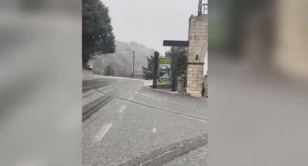 Fundjavë në jug?! Nisin reshjet e dëborës në Qafën e Llogorasë Fundjavë në jug?! Nisin reshjet e dëborës në Qafën e Llogorasë