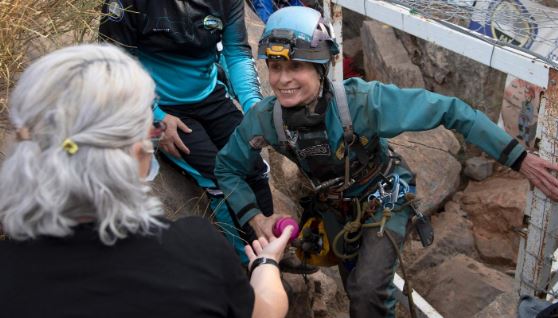 “Më dukej sikur dëgjoja zëra”/ Qëndroi për një vit e gjysmë e izoluar në një shpellë, 50-vjeçarja tregon sfidat e një eksperience të tillë “Më dukej sikur dëgjoja zëra”/ Qëndroi për një vit e gjysmë e izoluar në një shpellë, 50-vjeçarja tregon sfidat e një eksperience të tillë