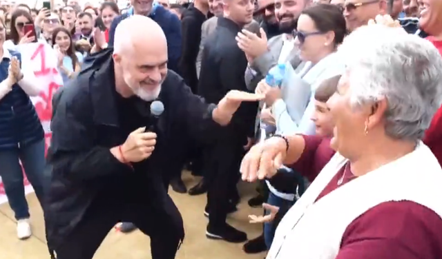 “Ma vini pak Tit Vullkanin”! Për inat të komenteve negative: Rama kërcën me ritmet e këngës së fushatës “Ma vini pak Tit Vullkanin”! Për inat të komenteve negative: Rama kërcën me ritmet e këngës së fushatës