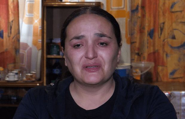 Humbi bashkëshortin në aksident dhe pak muaj më pas u diagnostikua me tumor, rrëfimi i trishtë i nënës së 3 jetimëve Humbi bashkëshortin në aksident dhe pak muaj më pas u diagnostikua me tumor, rrëfimi i trishtë i nënës së 3 jetimëve