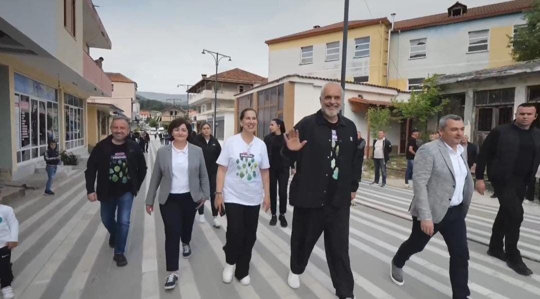 Rama mbështet Alma Hoxhën në Përmetin e transformuar Rama mbështet Alma Hoxhën në Përmetin e transformuar