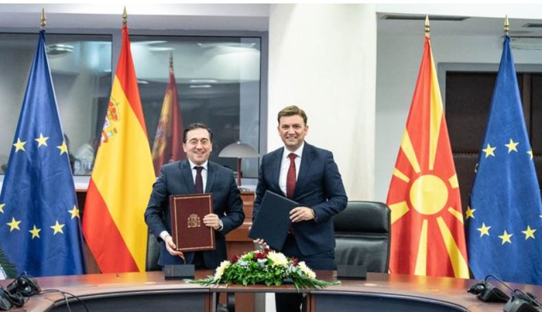 Opozita në Maqedoninë e Veriut kërkon dorëheqjen e Bujar Osmanit. ‘Foli shqip me ministrin spanjoll’! Opozita në Maqedoninë e Veriut kërkon dorëheqjen e Bujar Osmanit. ‘Foli shqip me ministrin spanjoll’!