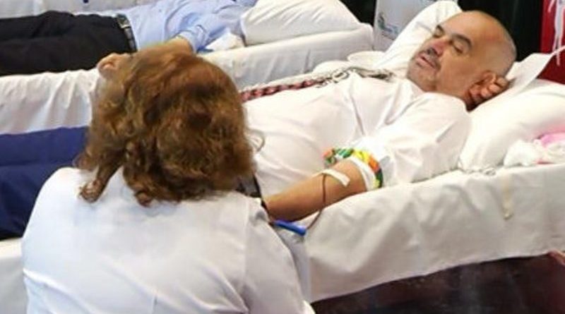 Operohet herët në mëngjez në QSUT Edi Rama Operohet herët në mëngjez në QSUT Edi Rama