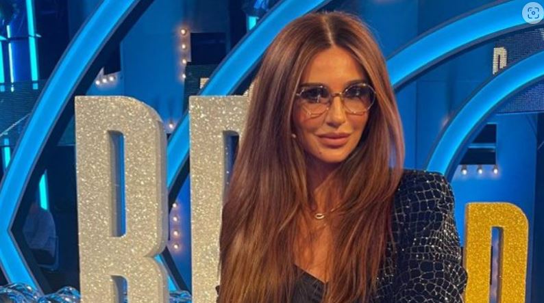 ‘Vegël e produksionit’! Reagon ashpër Ermiona: Kam harxhuar mbi 4 mijë euro me bileta avioni ‘Vegël e produksionit’! Reagon ashpër Ermiona: Kam harxhuar mbi 4 mijë euro me bileta avioni