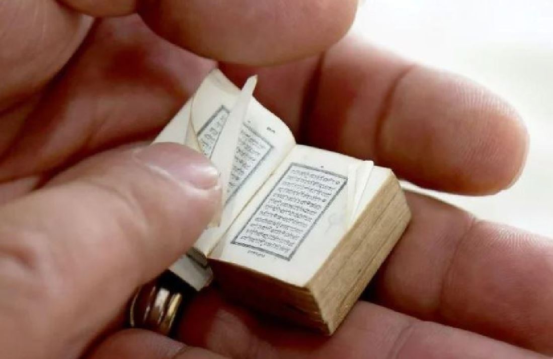 Gjendet në Shqipëri Kurani më i vogël në botë, mediat botërore jehonë lajmit Gjendet në Shqipëri Kurani më i vogël në botë, mediat botërore jehonë lajmit