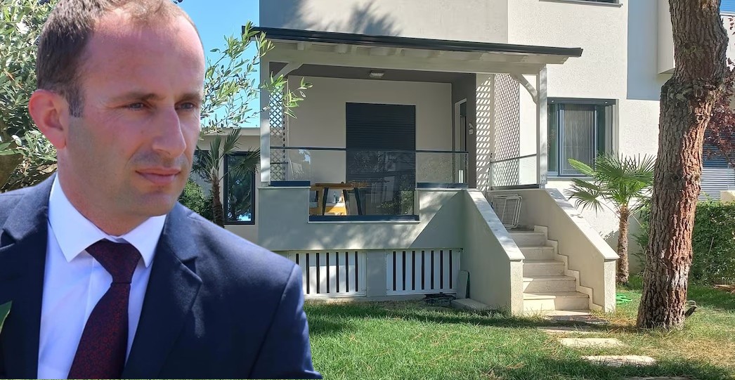 Si e pagoi Kreshnik Hajdari me çanta me euro vilën e prokurorit në Lalëz, 300 mijë euro për tu kandiduar si kryebashkiak Si e pagoi Kreshnik Hajdari me çanta me euro vilën e prokurorit në Lalëz, 300 mijë euro për tu kandiduar si kryebashkiak