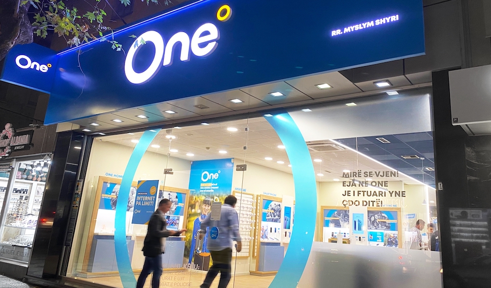 Kur “ONE” tallet me ish Zv.kryeministrin, qytetarët i ka lemerisur! Erion Braçe: Kam 1 muaj pa sinjal telefoni: Do paguaj pa folur arrogancën e poshtër të kësaj kompanie Kur “ONE” tallet me ish Zv.kryeministrin, qytetarët i ka lemerisur! Erion Braçe: Kam 1 muaj pa sinjal telefoni: Do paguaj pa folur arrogancën e poshtër të kësaj kompanie