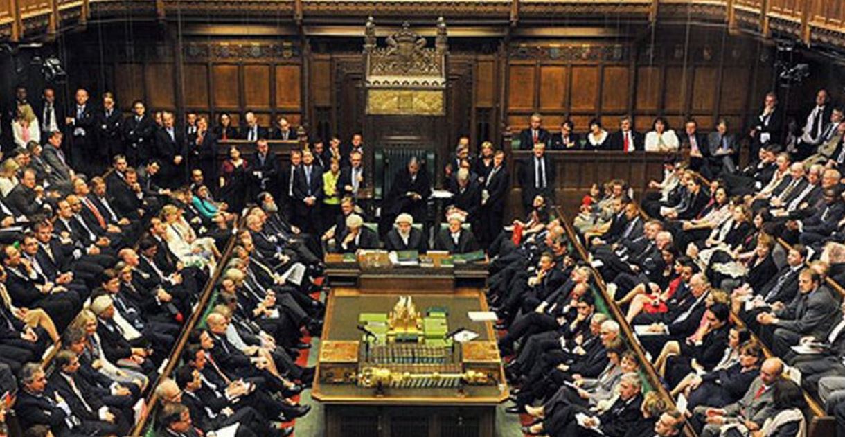 Apeli i deputetes britanike: Fund retorikës diskriminuese ndaj shqiptarëve Apeli i deputetes britanike: Fund retorikës diskriminuese ndaj shqiptarëve