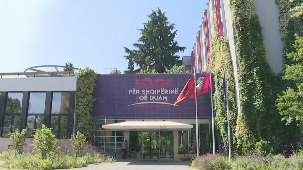 PS nis nesër fushatën për zgjedhjet lokale, zbulohet slogani që do “udhëheqë” socialistët në betejën për 61 bashkitë e vendit PS nis nesër fushatën për zgjedhjet lokale, zbulohet slogani që do “udhëheqë” socialistët në betejën për 61 bashkitë e vendit