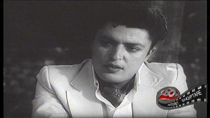 Aktori i njohur që jeton prej 30 vitesh në emigrim: Më merr malli për Shqipërinë dhe skenën, por ika për familjen Aktori i njohur që jeton prej 30 vitesh në emigrim: Më merr malli për Shqipërinë dhe skenën, por ika për familjen