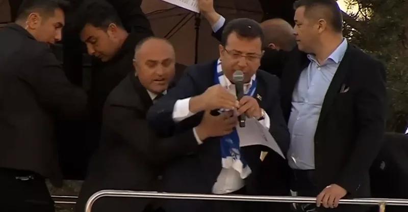 E rëndë! Sulmohet me gurë autobusi i kryebashkiakut të… (Video) E rëndë! Sulmohet me gurë autobusi i kryebashkiakut të… (Video)