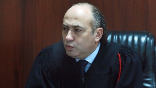 Nga CEZ te vrasja e Azem Hajdarit! Mbylli dosjet e Berishës, Shkëlzenit e Bashës, gjyqtari skandaloz Lazër Sallaku del para Vetingut Nga CEZ te vrasja e Azem Hajdarit! Mbylli dosjet e Berishës, Shkëlzenit e Bashës, gjyqtari skandaloz Lazër Sallaku del para Vetingut