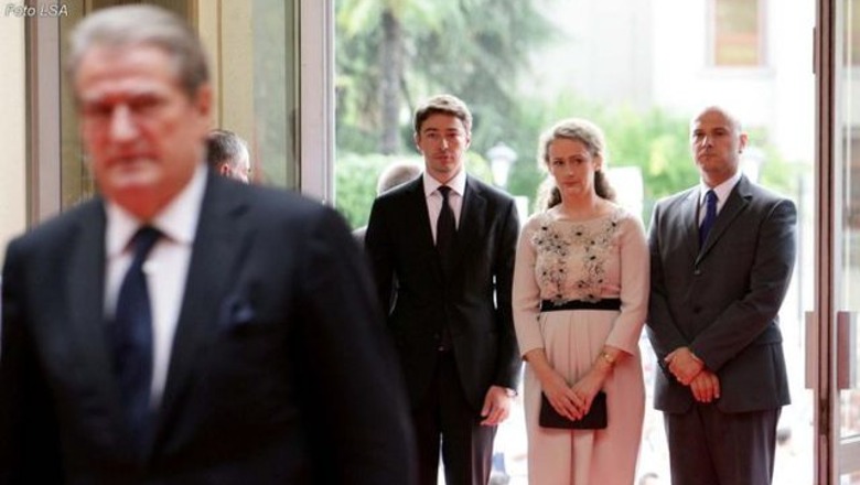 Privatizimi i ARMO, kallëzohet sërish në SPAK Sali Berisha dhe familja e tij, 3 ish ministra dhe të tjerë Privatizimi i ARMO, kallëzohet sërish në SPAK Sali Berisha dhe familja e tij, 3 ish ministra dhe të tjerë