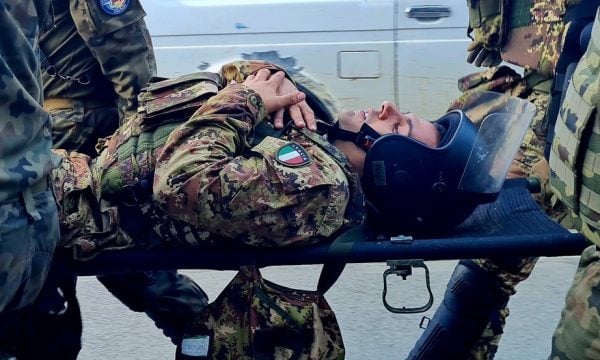 Video ej tensioneve të sotme në Veri: Ushtarët e KFOR’it shihen të shtrirë dhe të plagosur Video ej tensioneve të sotme në Veri: Ushtarët e KFOR’it shihen të shtrirë dhe të plagosur