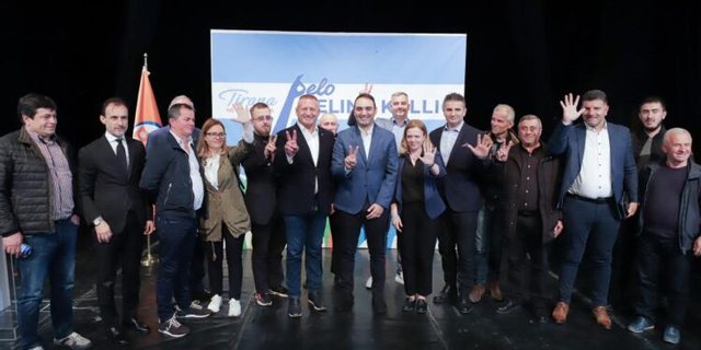 Nard Ndoka mbledh 15 persona në mbështetje të Këlliçit: Ti je misionar i suksesshëm Nard Ndoka mbledh 15 persona në mbështetje të Këlliçit: Ti je misionar i suksesshëm