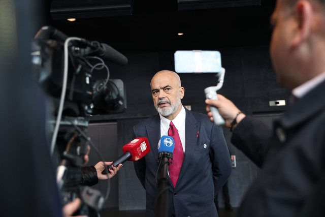 Rama pas fjalës në samitin e KiE: T’i hiqet njolla Shqipërisë dhe UÇK-së Rama pas fjalës në samitin e KiE: T’i hiqet njolla Shqipërisë dhe UÇK-së