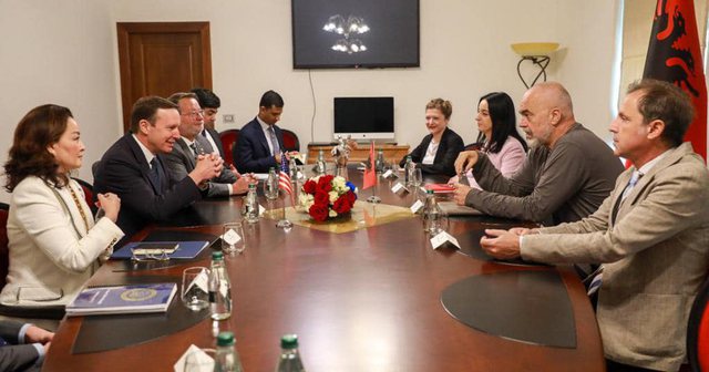 Senatorët amerikanë takim me Ramën, Begajn dhe Bardhin: SHBA nuk ka mik më të mirë në botë se Shqipëria Senatorët amerikanë takim me Ramën, Begajn dhe Bardhin: SHBA nuk ka mik më të mirë në botë se Shqipëria