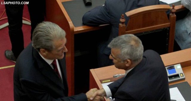 Berisha: Fredi Beleri bën mirë që thotë jam grek! Edhe Vangjel Dule është grek krenar, Rama i’u vërsul me urrejtje kur e ka pasur në koalicion Berisha: Fredi Beleri bën mirë që thotë jam grek! Edhe Vangjel Dule është grek krenar, Rama i’u vërsul me urrejtje kur e ka pasur në koalicion