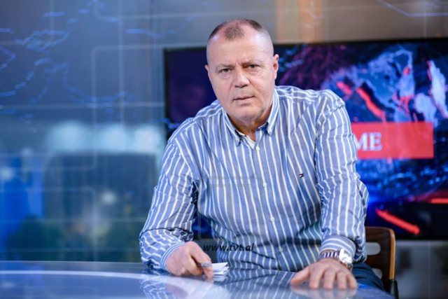 Muç Nano reagon për thirrjet e Berishës: Nuk është budalla, por i poshtër! Muç Nano reagon për thirrjet e Berishës: Nuk është budalla, por i poshtër!