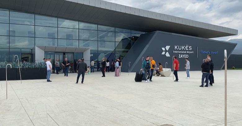 Rinisin fluturimet në aeroportin e Kukësit pas 9 muajsh ndërprerje, udhëtarë nga Kosova: Të funksionojë gjithë vitin, jo vetëm në verë Rinisin fluturimet në aeroportin e Kukësit pas 9 muajsh ndërprerje, udhëtarë nga Kosova: Të funksionojë gjithë vitin, jo vetëm në verë