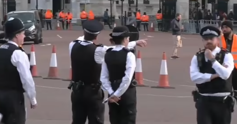 Panik në Pallatin Buckingham! I riu hedh municion brenda rrethimit, familja mbretërore në alarm Panik në Pallatin Buckingham! I riu hedh municion brenda rrethimit, familja mbretërore në alarm